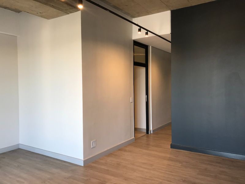 Unfurnished One Bedroom One Bathroom Apartment - Photo 10