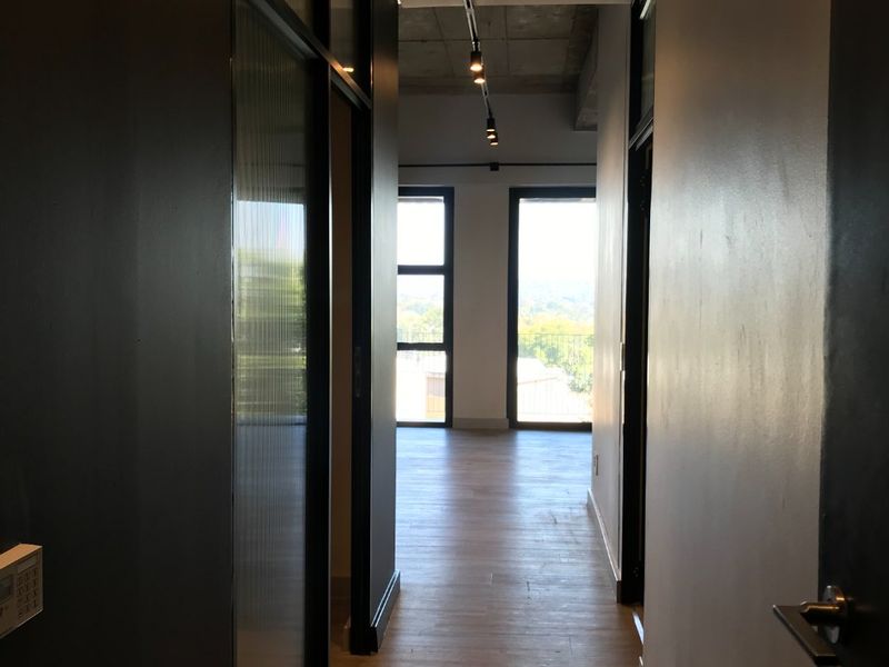 Unfurnished One Bedroom One Bathroom Apartment - Photo 6