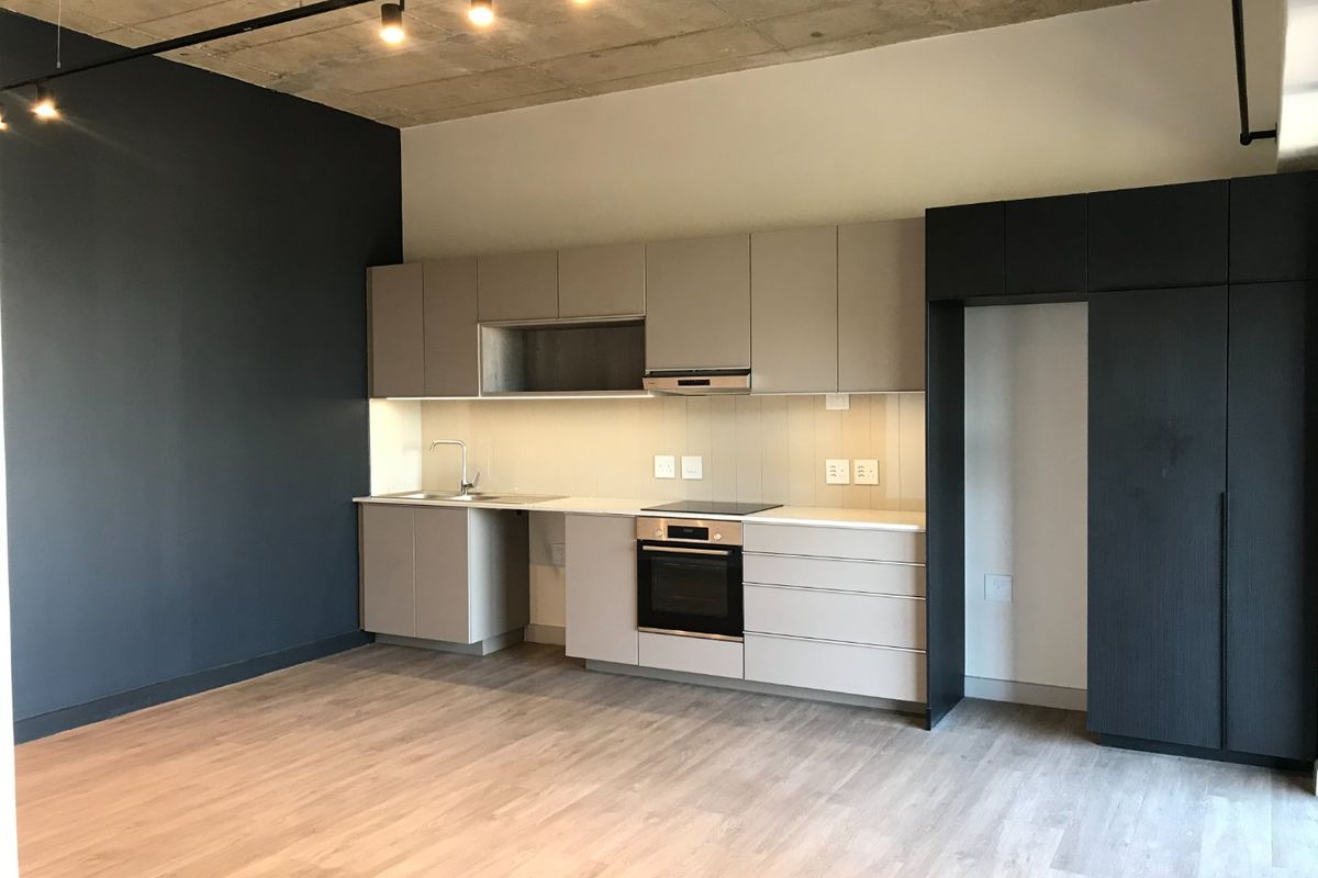 Unfurnished One Bedroom One Bathroom Apartment - Photo 5