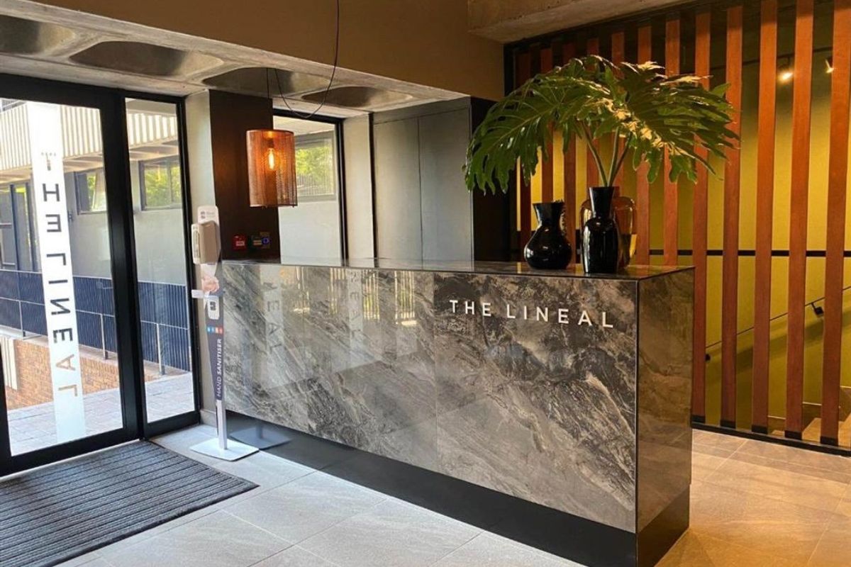 Unfurnished One Bedroom One Bathroom Apartment - Photo 2