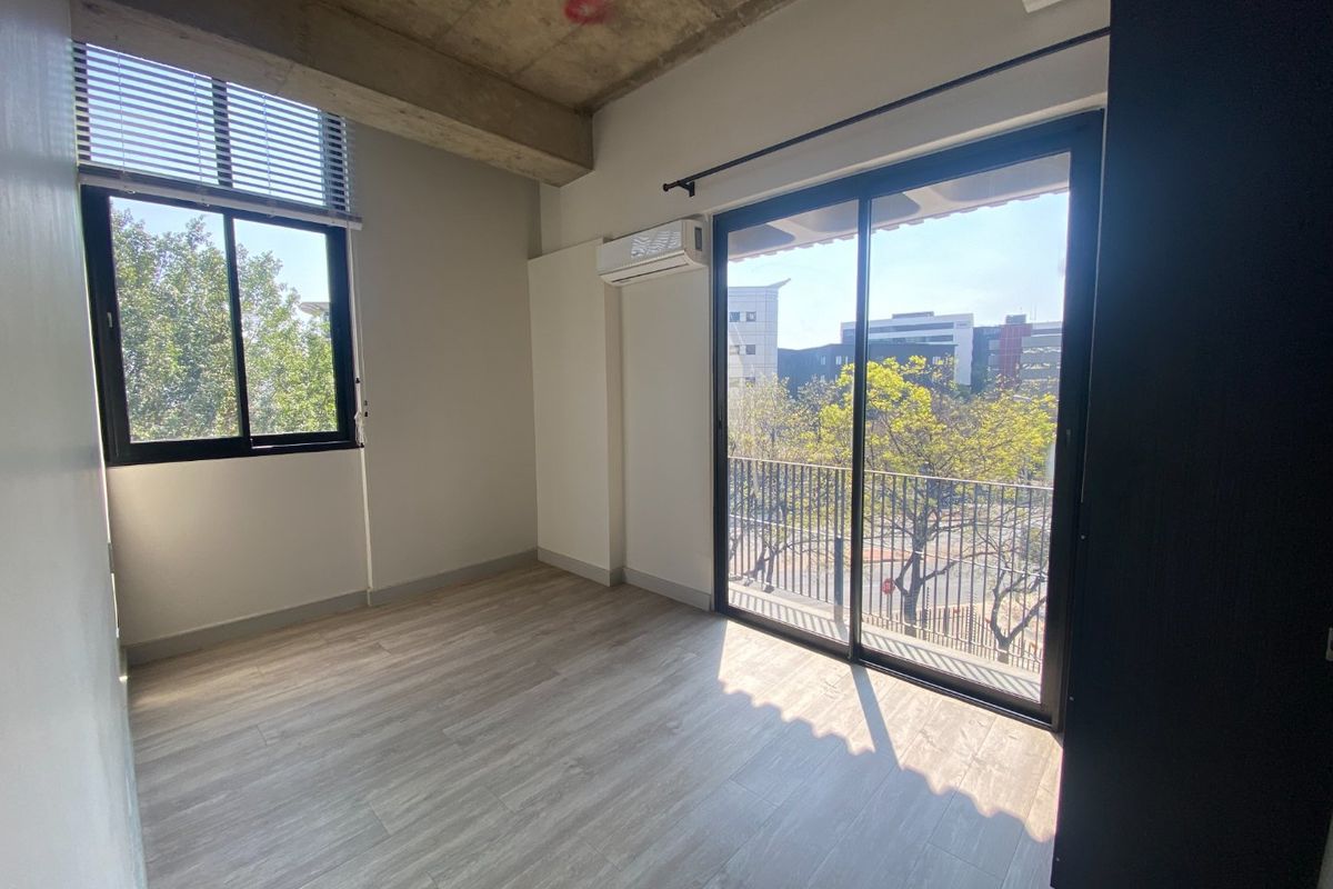 One Bed One Bathroom Apartment for Sale in Sandton Central - Photo 5