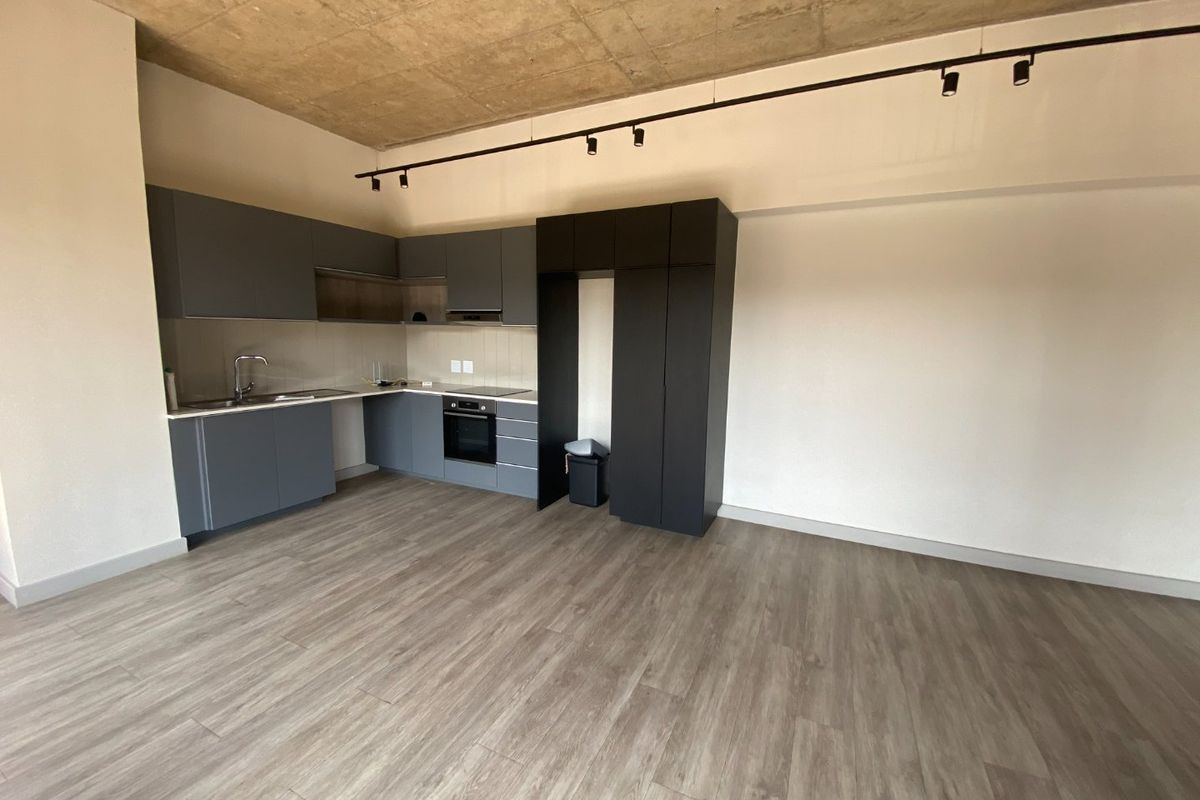 One Bed One Bathroom Apartment for Sale in Sandton Central - Photo 3