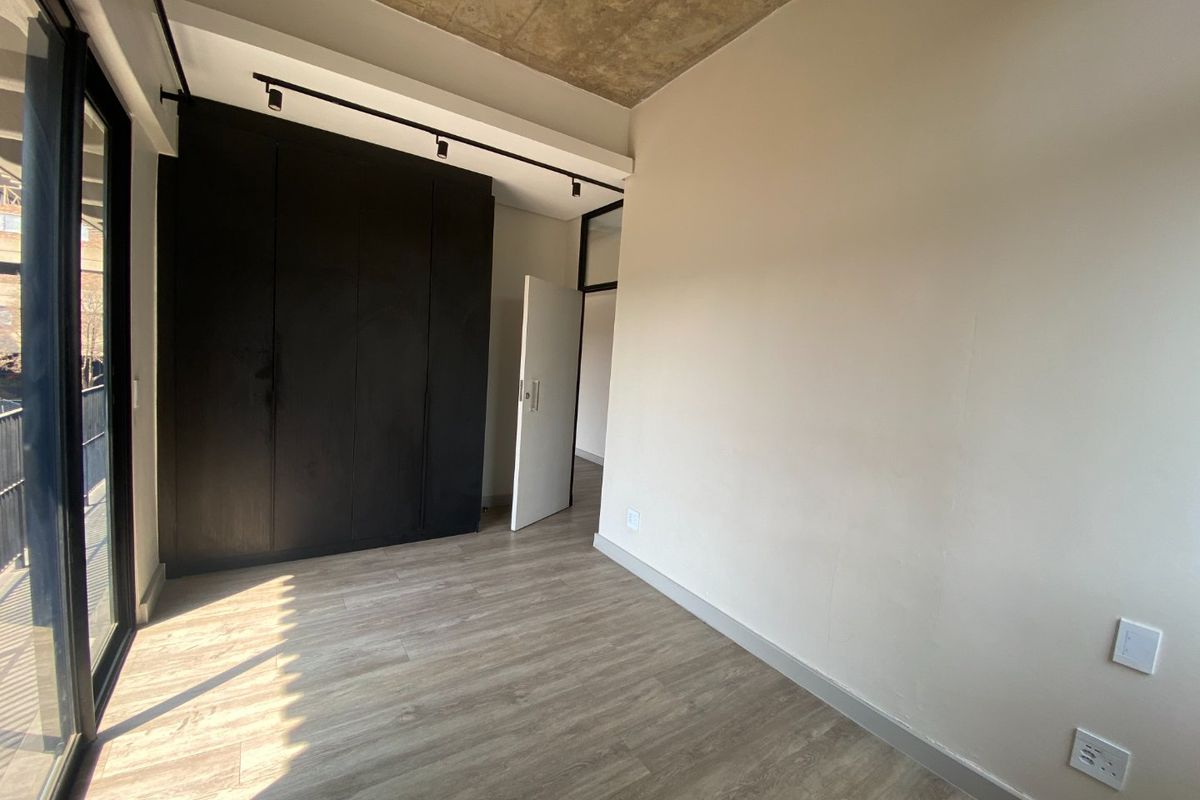 One Bed One Bathroom Apartment for Sale in Sandton Central - Photo 4