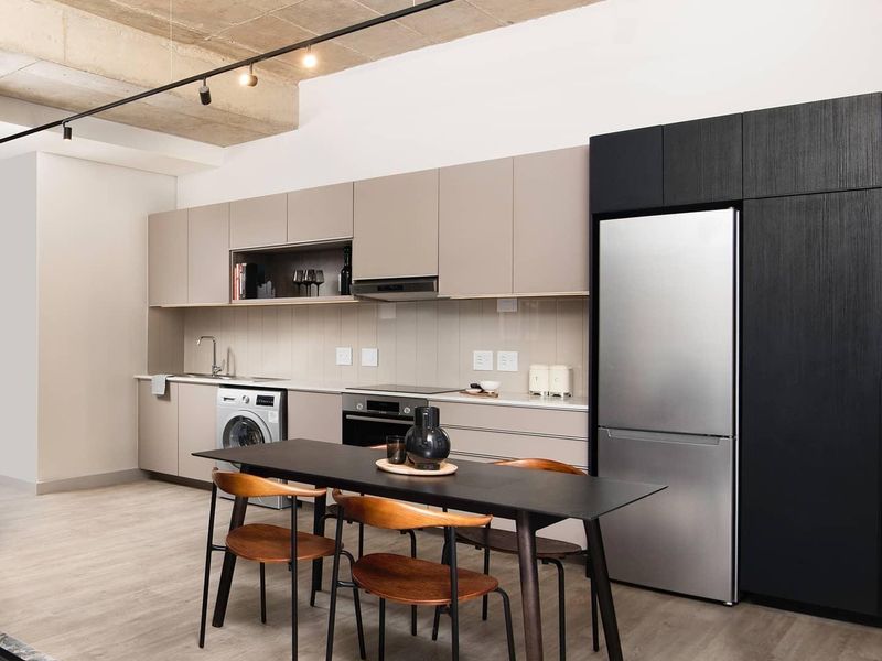 Unfurnished One Bedroom One Bathroom Apartment - Photo 4