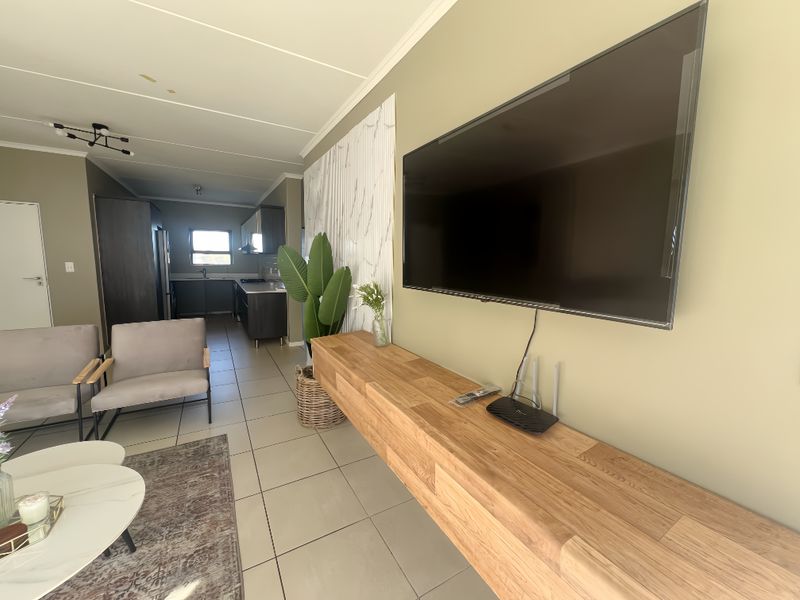 Experience Opulent Living at The Sandown FULLY FURNISHED 2 Bedroom Apartment Available! - Photo 8