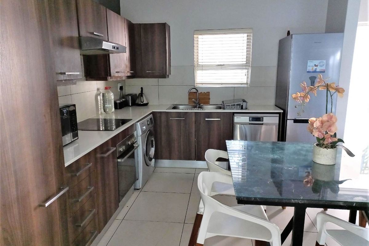Two Bed Two Bath Apartment for sale in Sandown - Photo 4