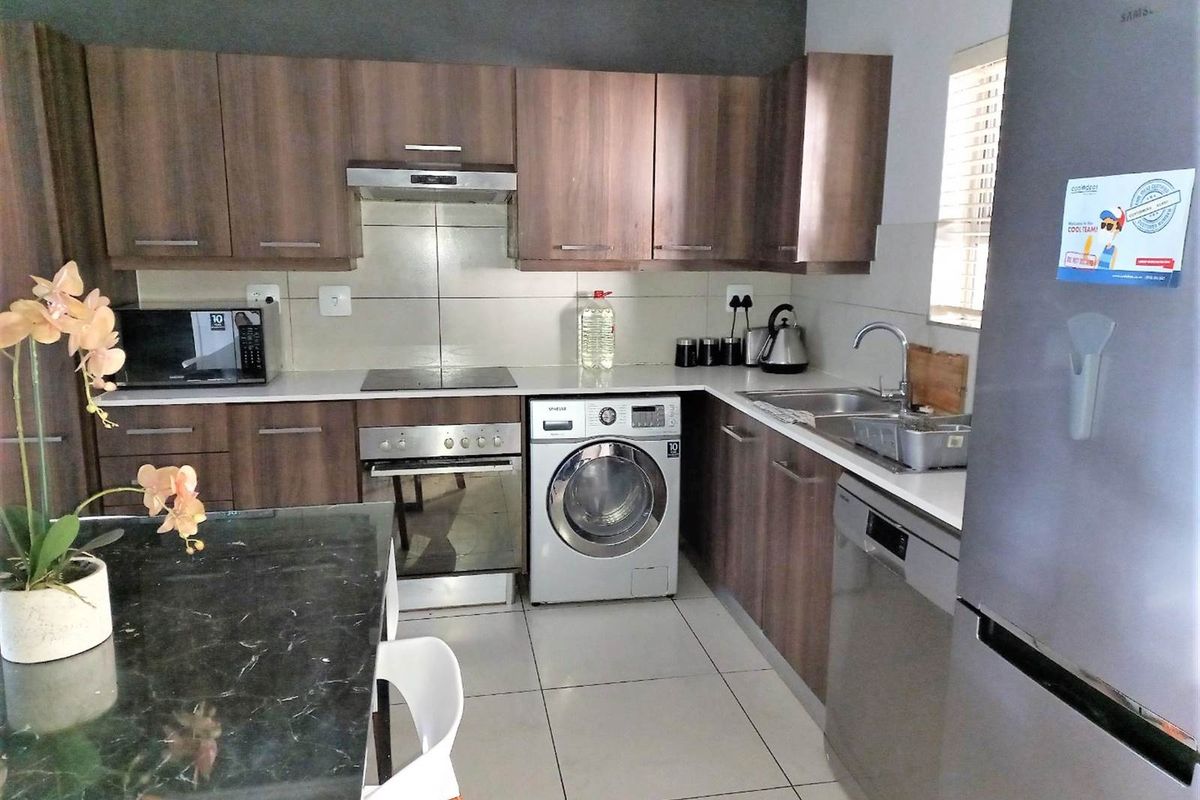 Two Bed Two Bath Apartment for sale in Sandown - Photo 5