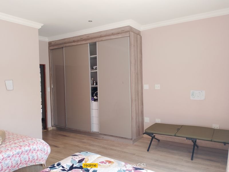 4 Bedroom House For Sale in Helderwyk Estate - Photo 10