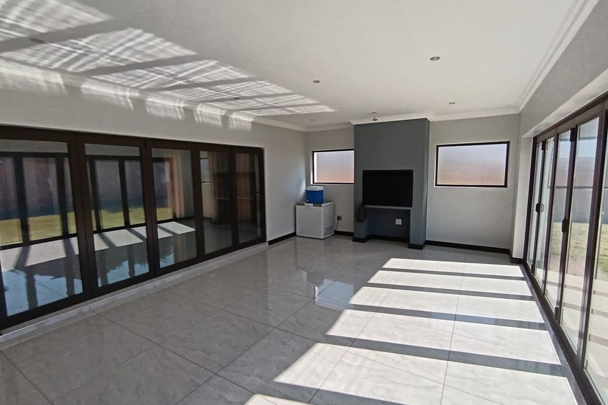 4 Bedroom House For Sale in Helderwyk Estate - Photo 5