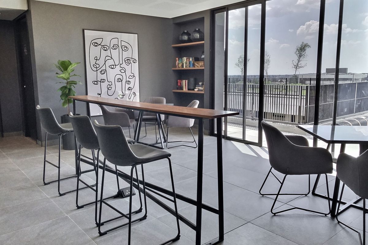 Studio Apartment in The Lineal Sandton - Photo 4