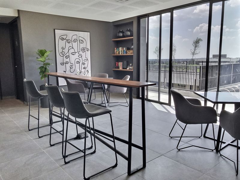 Studio Apartment in The Lineal Sandton - Photo 4