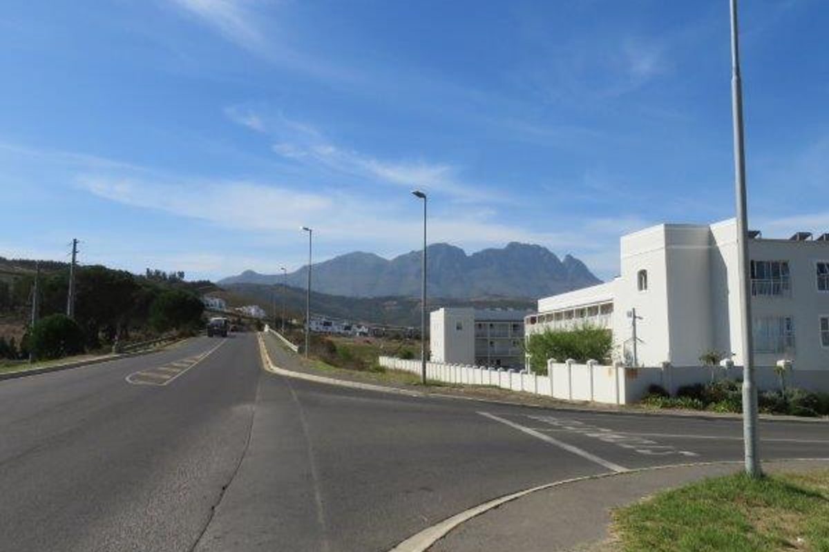 2 Rooms Available in a Shared Home – Preferably Female - Photo 3