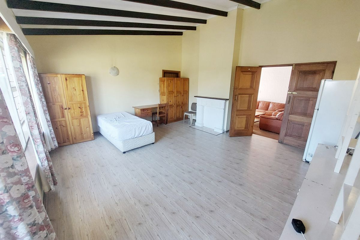 SUMMERSTRAND FURNISHED ROOM IN SHARED HOUSE FOR RENT - Photo 2