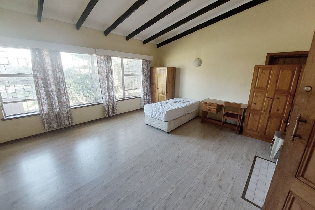 SUMMERSTRAND FURNISHED ROOM IN SHARED HOUSE FOR RENT - Photo 3