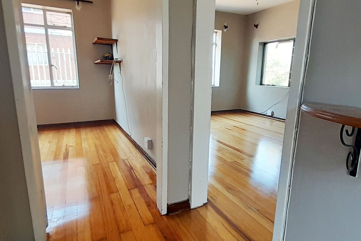 CENTRAL 1 BED 1 BATH APARTMENT WITH PARKING FOR RENT - Photo 3