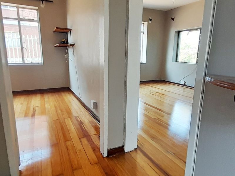 CENTRAL 1 BED 1 BATH APARTMENT WITH PARKING FOR RENT - Photo 3