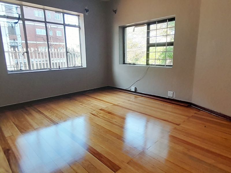 CENTRAL 1 BED 1 BATH APARTMENT WITH PARKING FOR RENT - Photo 5