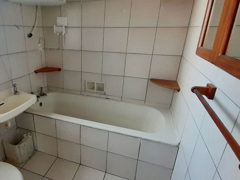 CENTRAL 1 BED 1 BATH APARTMENT WITH PARKING FOR RENT - Photo 6