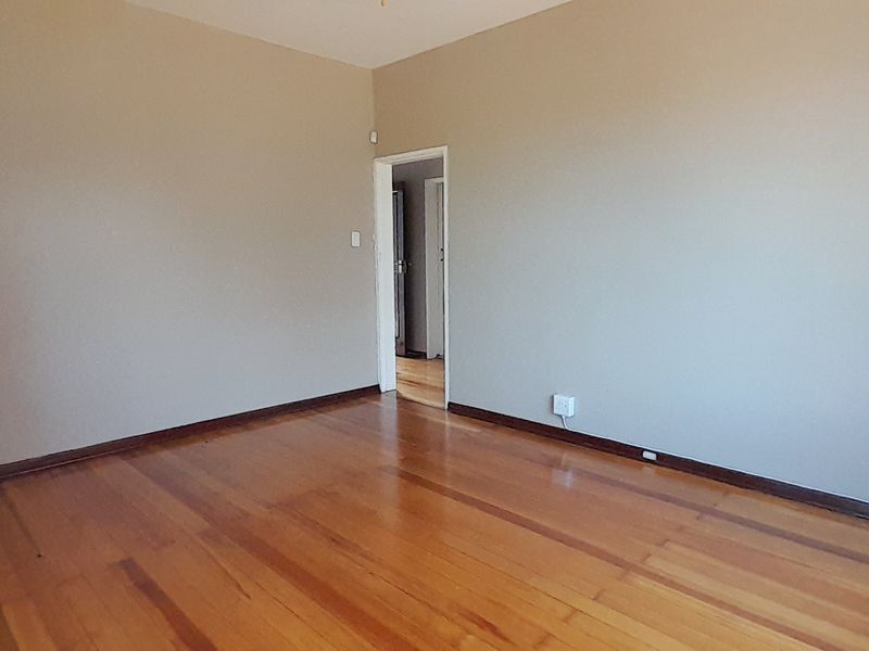 CENTRAL 1 BED 1 BATH APARTMENT WITH PARKING FOR RENT - Photo 4
