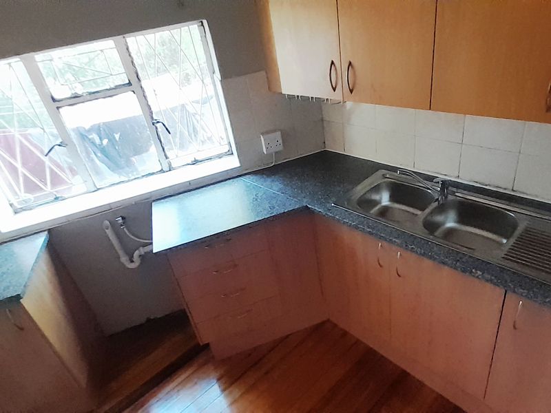 CENTRAL 1 BED 1 BATH APARTMENT WITH PARKING FOR RENT - Photo 2