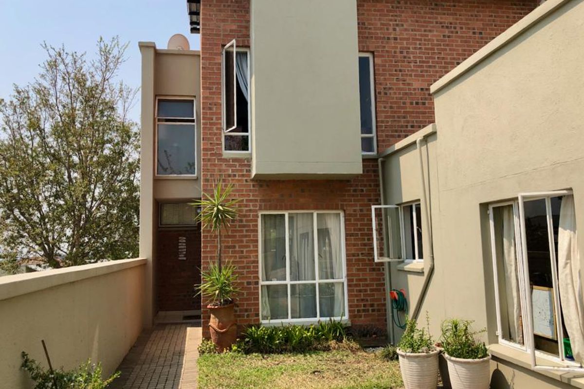 3 BEDROOM HOUSE IN COMPLEX TO LET - Photo 2