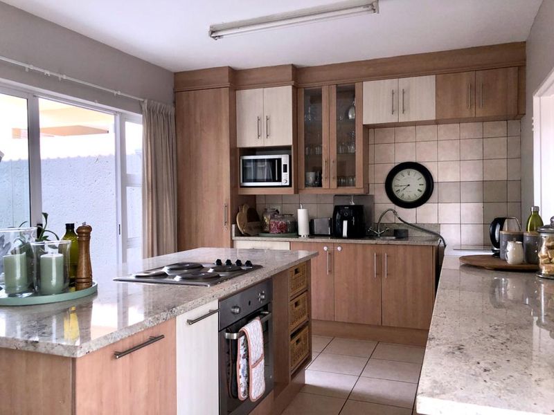 3 BEDROOM HOUSE IN COMPLEX TO LET - Photo 5