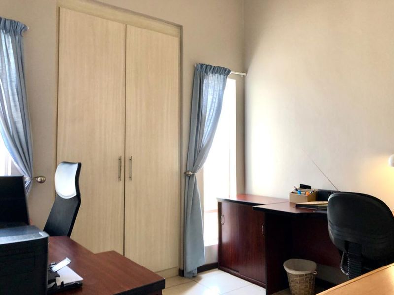 3 BEDROOM HOUSE IN COMPLEX TO LET - Photo 8