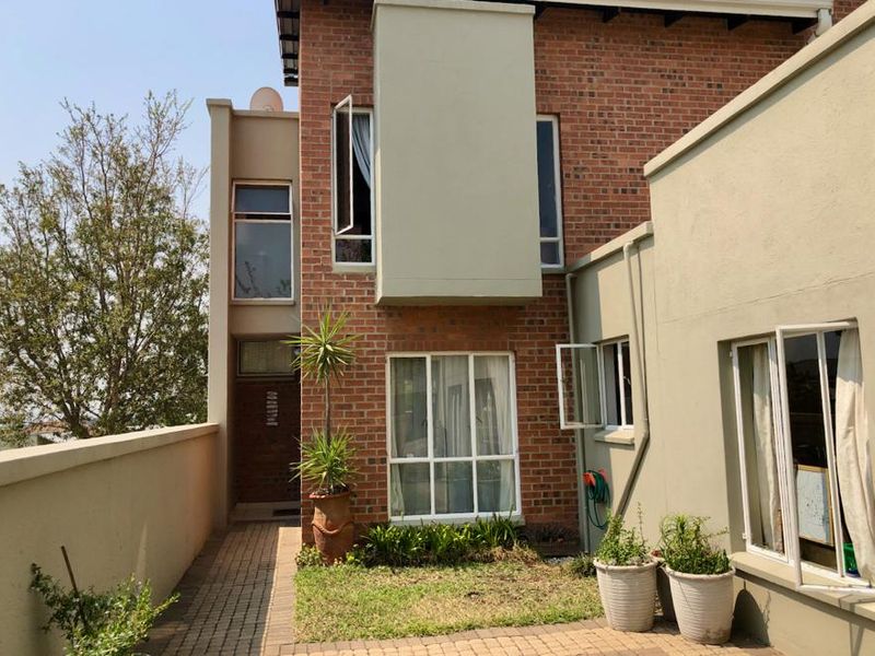 3 BEDROOM HOUSE IN COMPLEX TO LET - Photo 2