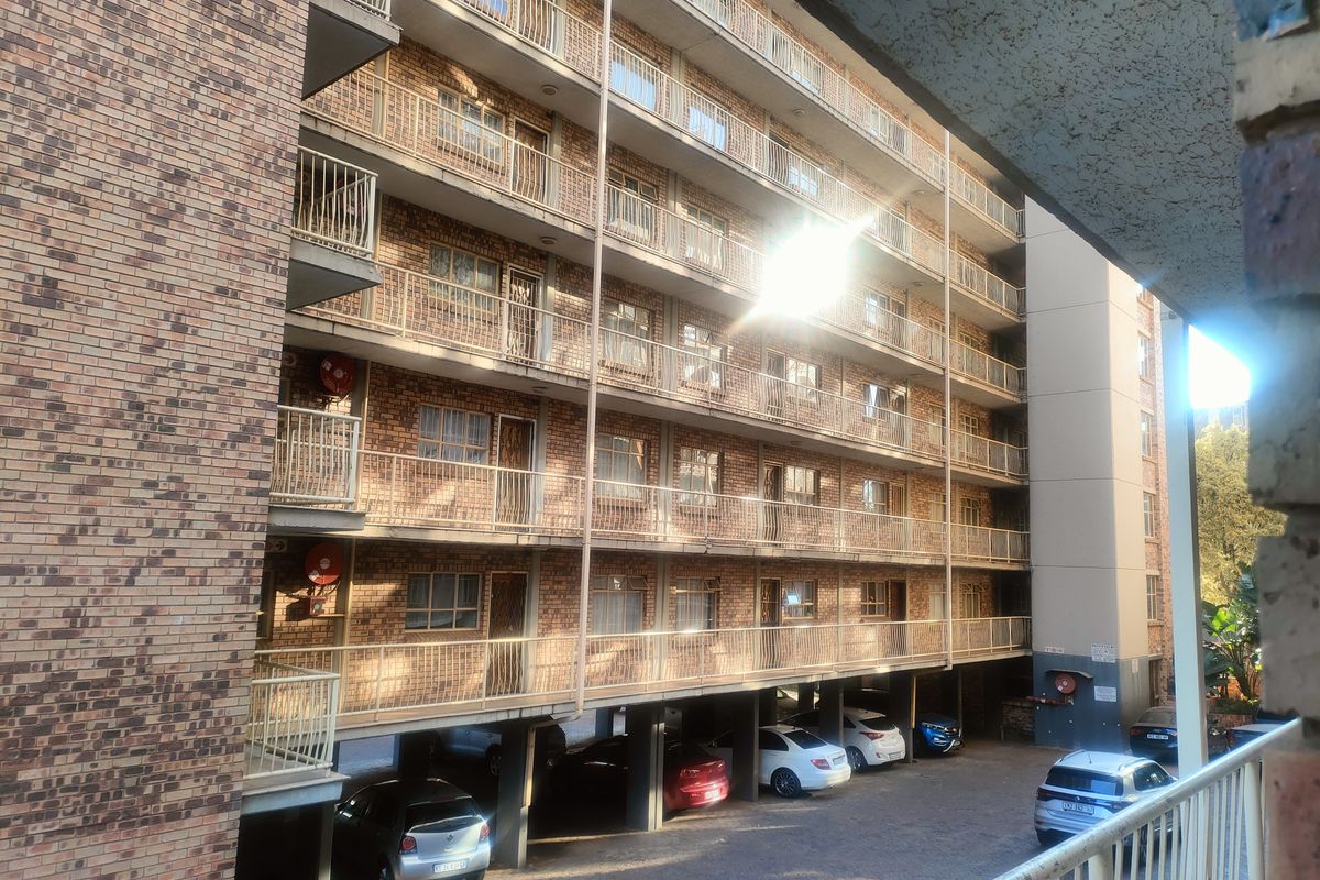 Flat For Sale In Pretoria - Photo 2