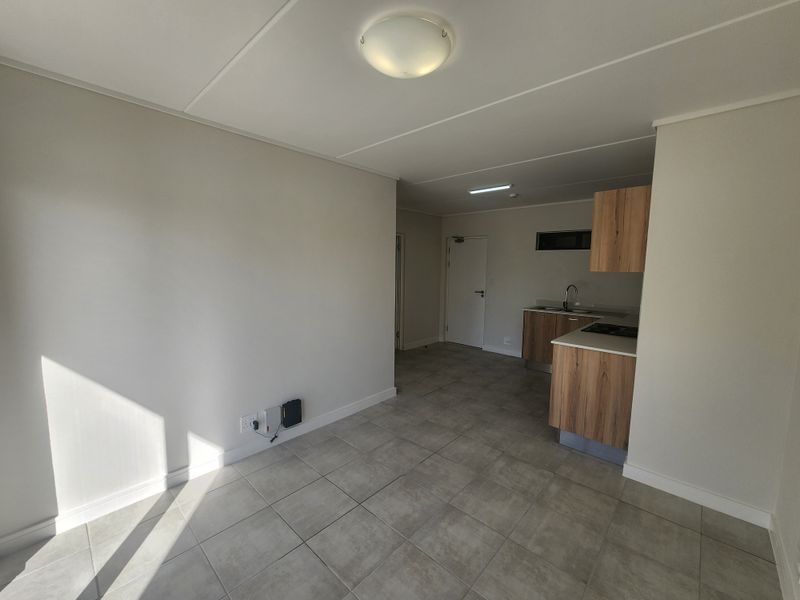 This modern one-bedroom apartment on the first floor in Greenbay - Photo 5