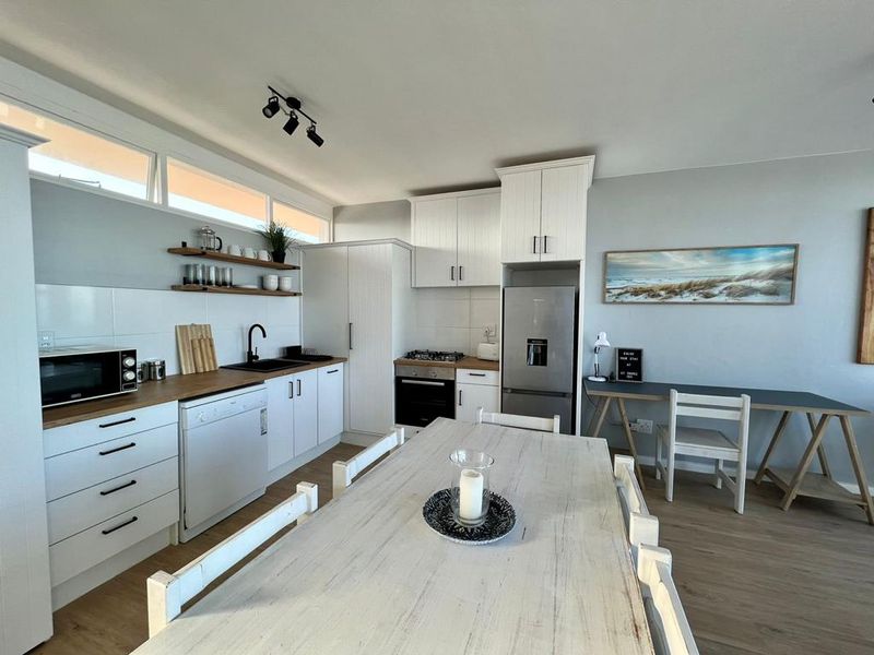 Newly Renovated Beachfront Apartment with Stunning Views - Photo 1