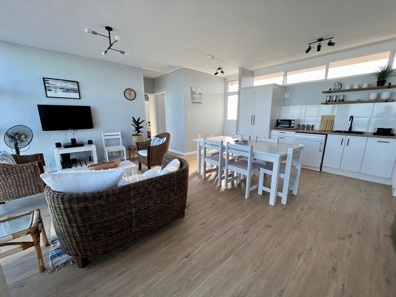 Newly Renovated Beachfront Apartment with Stunning Views - Photo 9
