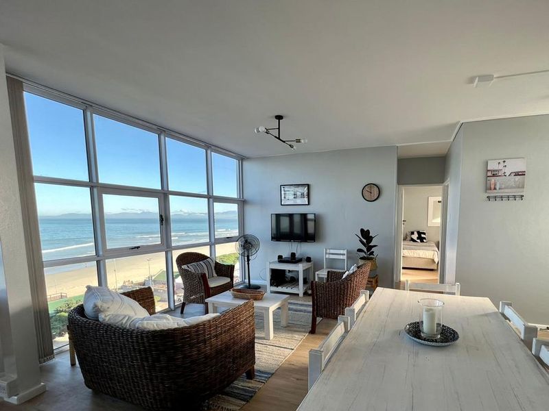 Newly Renovated Beachfront Apartment with Stunning Views - Photo 10