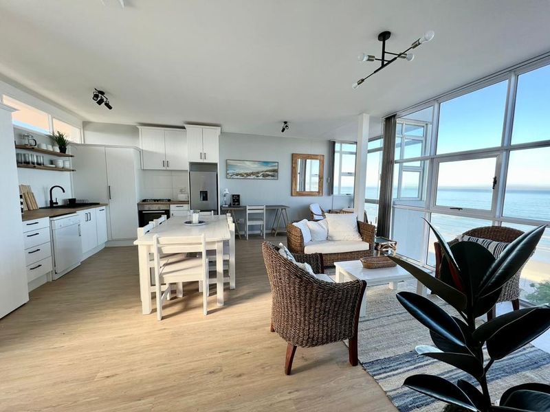 Newly Renovated Beachfront Apartment with Stunning Views - Photo 3