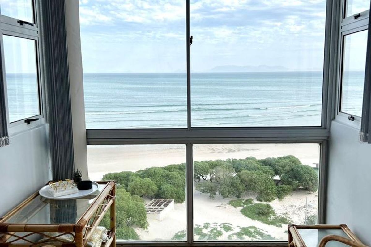 Newly Renovated Beachfront Apartment with Stunning Views - Photo 5