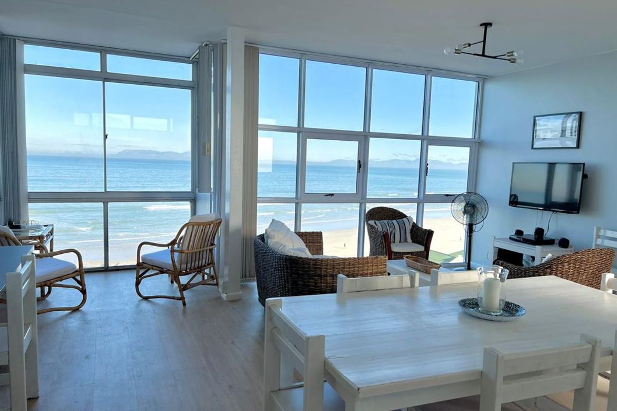 Newly Renovated Beachfront Apartment with Stunning Views - Photo 4