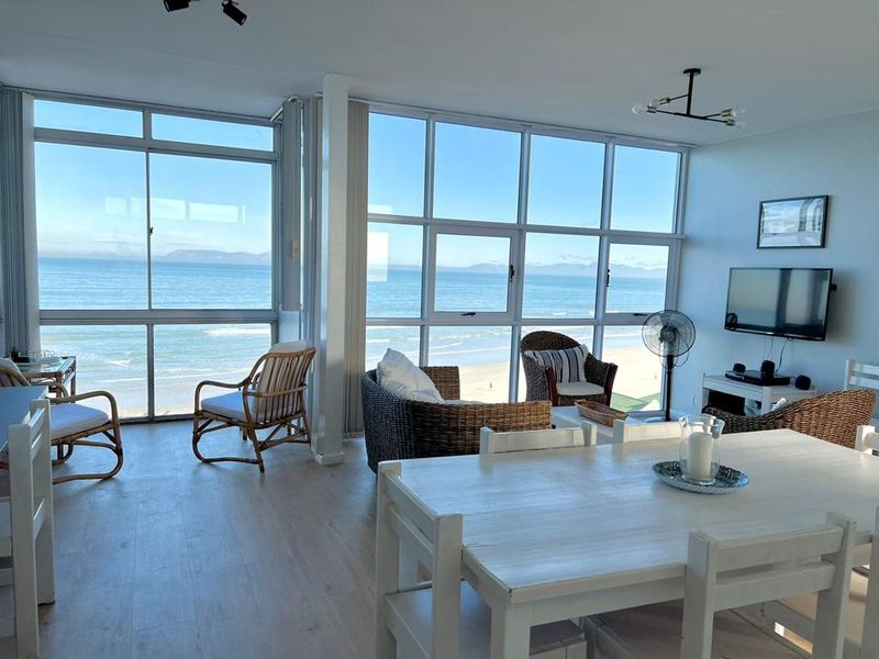Newly Renovated Beachfront Apartment with Stunning Views - Photo 4