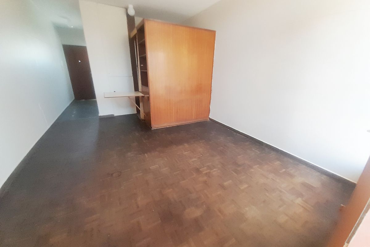 CENTRAL STUDIO / BACHELOR APARTMENT WITH PARKING FOR RENT - Photo 2