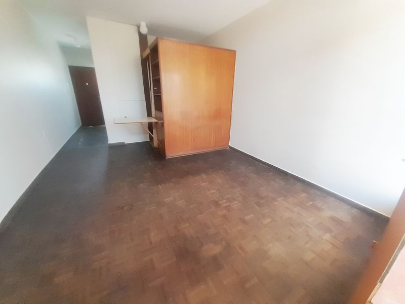 CENTRAL STUDIO / BACHELOR APARTMENT WITH PARKING FOR RENT - Photo 2