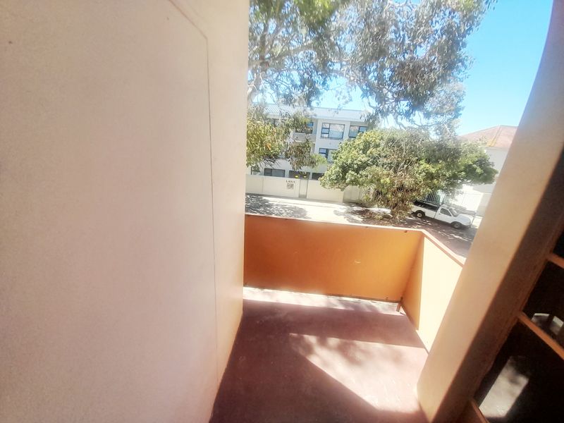 CENTRAL STUDIO / BACHELOR APARTMENT WITH PARKING FOR RENT - Photo 4