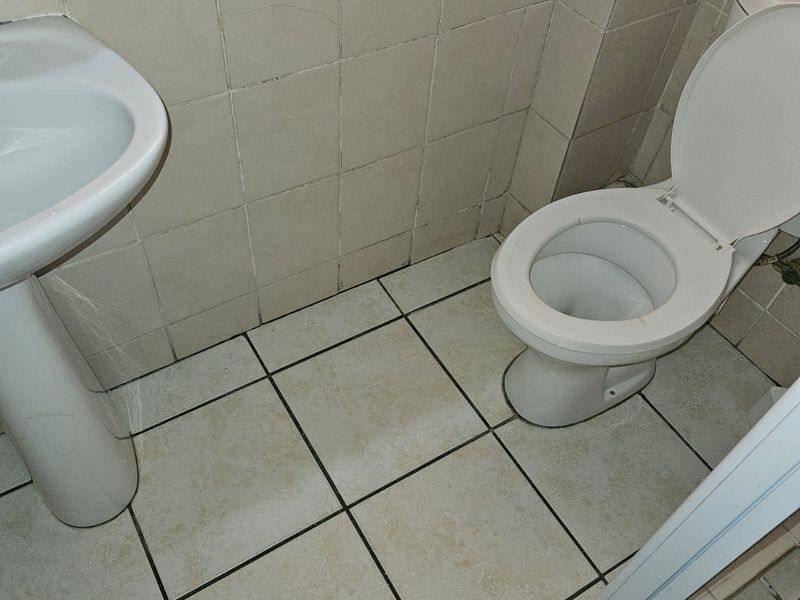 Spacious 2-Bedroom Apartment – Available Immediately in Kuilsrivier - Photo 4