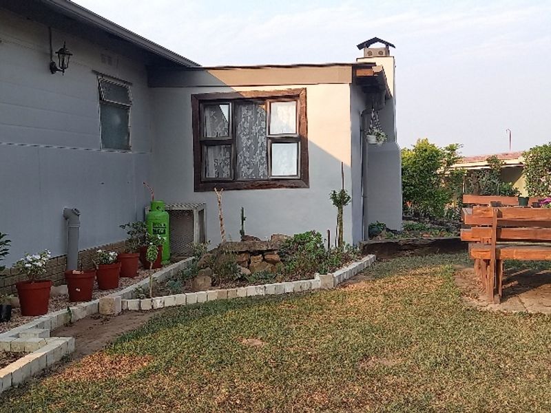 IMMACULATE UNIT FOR SALE - DONT MISS THIS BEAUTY - Photo 2