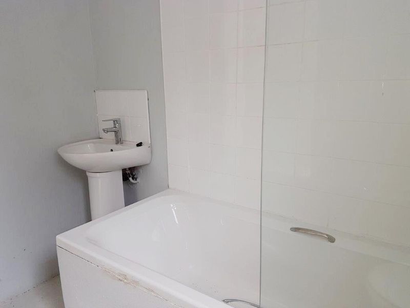 RICHMOND HILL 1 BED 1 BATH APARTMENT FOR RENT - Photo 9