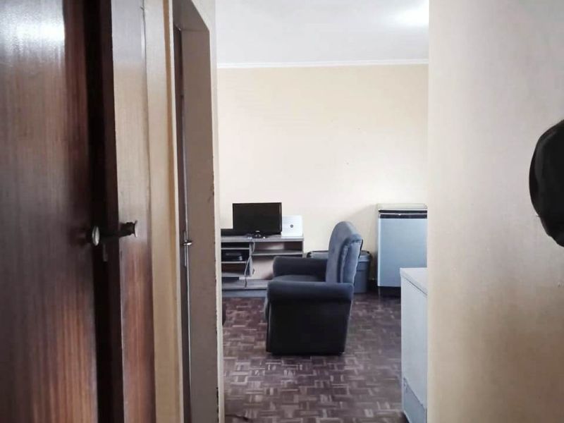 CENTRAL 1 BED 1 BATH APARTMENT FOR RENT - Photo 2