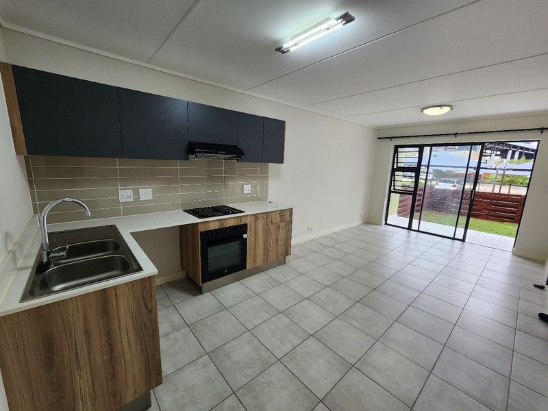 Luxurious 2 bed-Bedroom Ground floor Apartment in Secure Complex - Greenbay - Photo 1