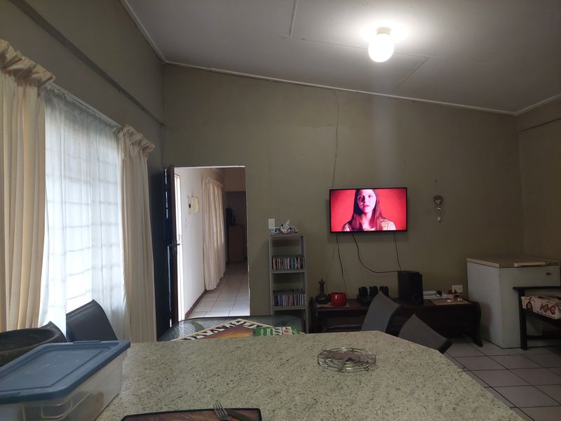 2 BEDROOM HOUSE TO LET - Photo 4