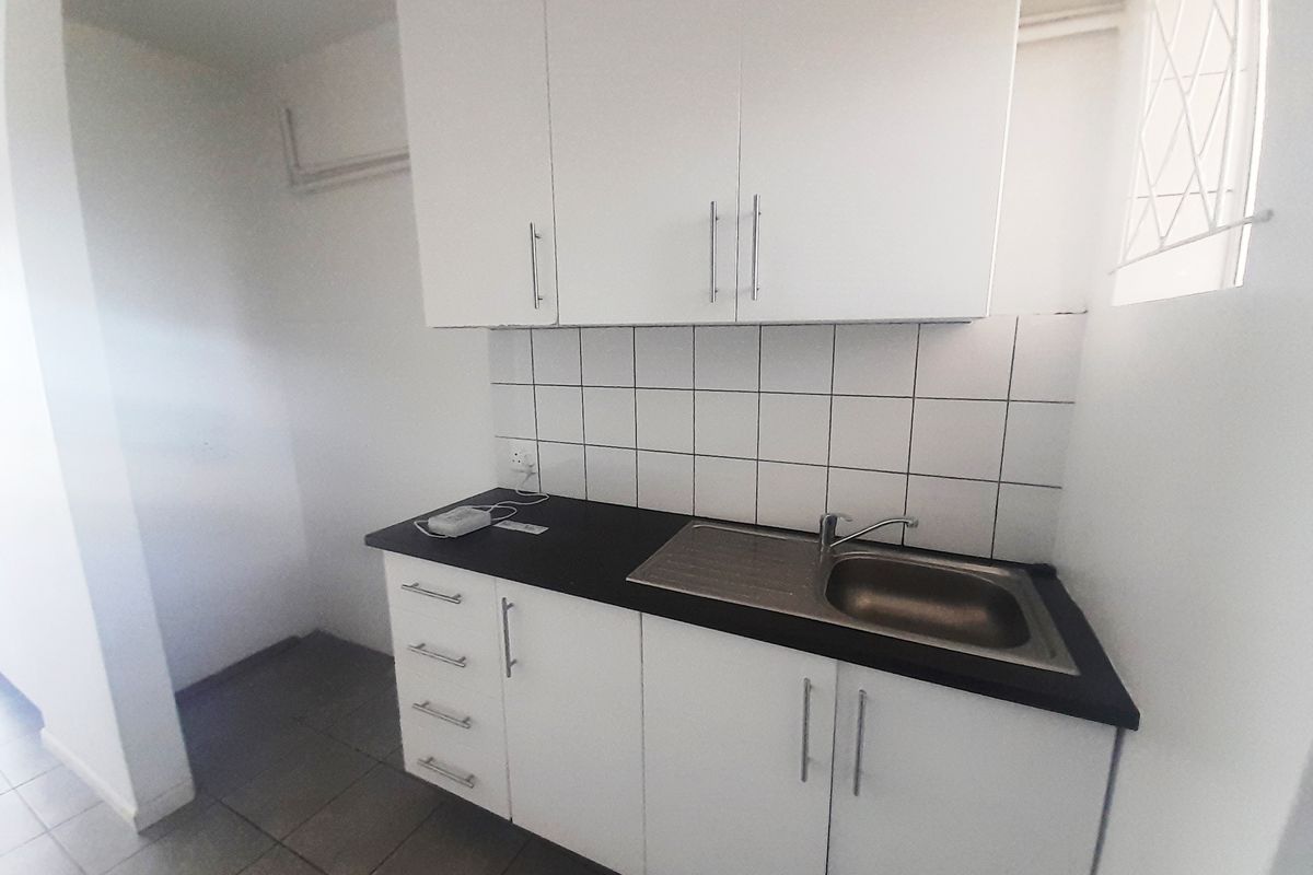 CENTRAL BACHELOR / STUDIO APARTMENT FOR RENT - Photo 2