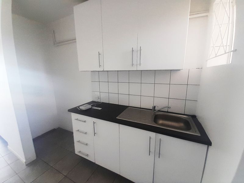 CENTRAL BACHELOR / STUDIO APARTMENT FOR RENT - Photo 2