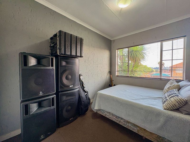 Charming Two-Bedroom Unit for Sale in Quiet Kenleaf - Photo 10