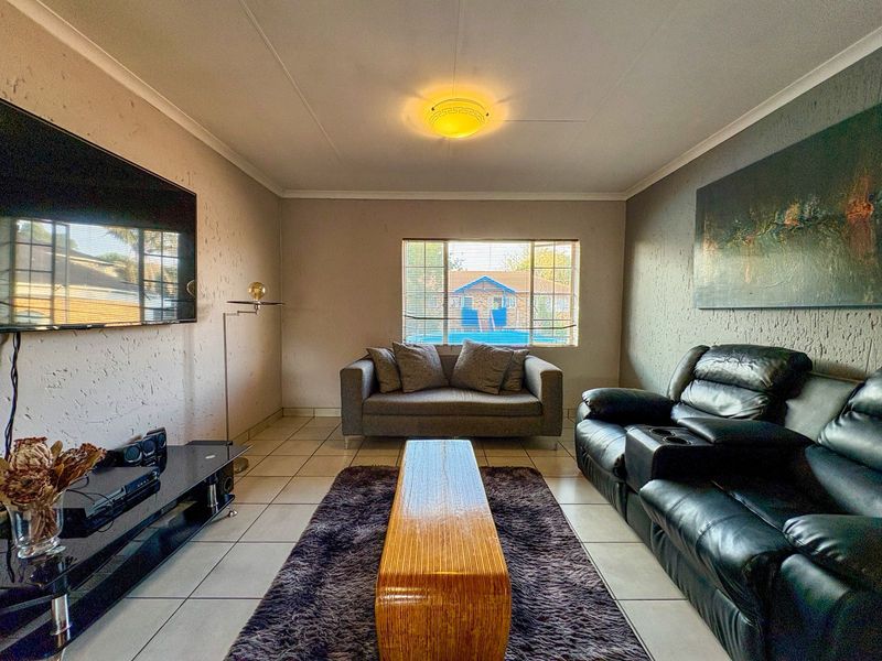 Charming Two-Bedroom Unit for Sale in Quiet Kenleaf - Photo 6